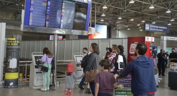 Juiz considera ilegal obrigação de isolamento de viajantes do Brasil